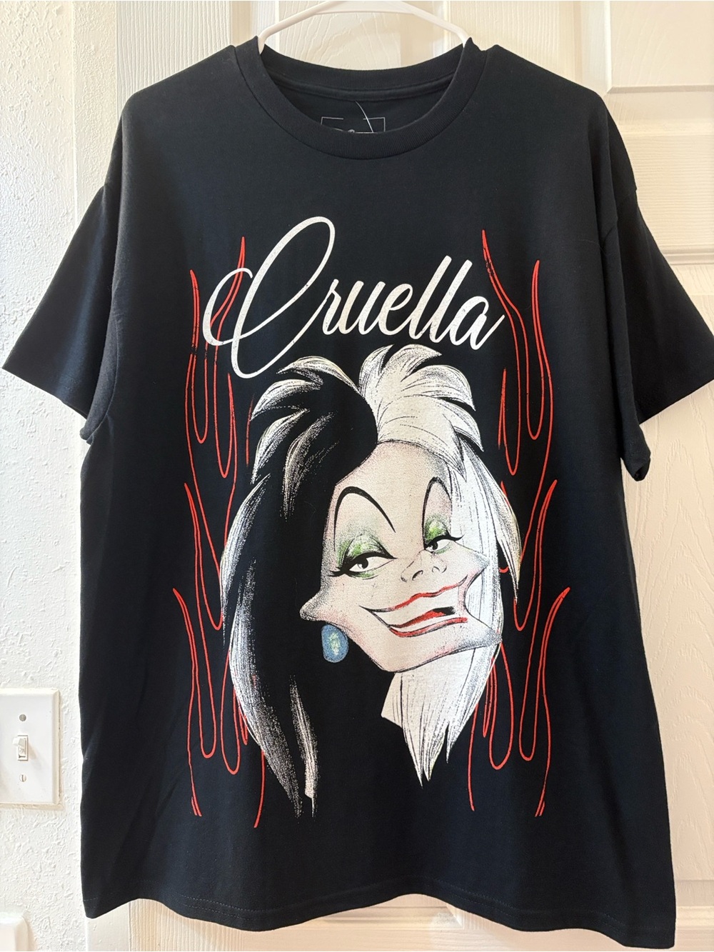 Disney Cruella De Vil Flames Graphic Shirt NWT Unisex Small Hot Topic